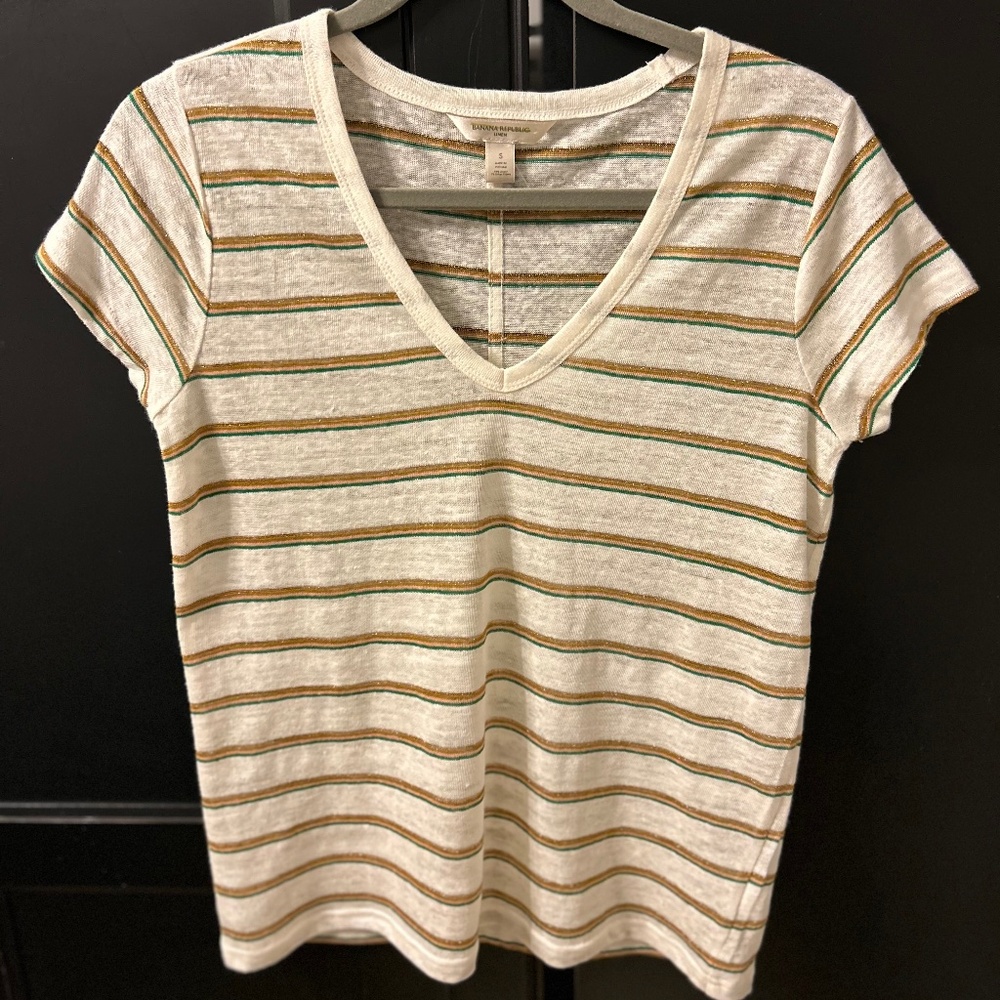 Banana Republic V-neck T
